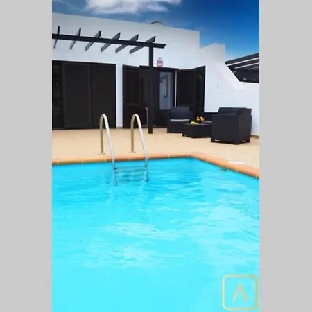 Casa de Férias Timanfaya Heatable Pool, Afternoon Sun And Spacious Terrace Playa Blanca (Lanzarote)